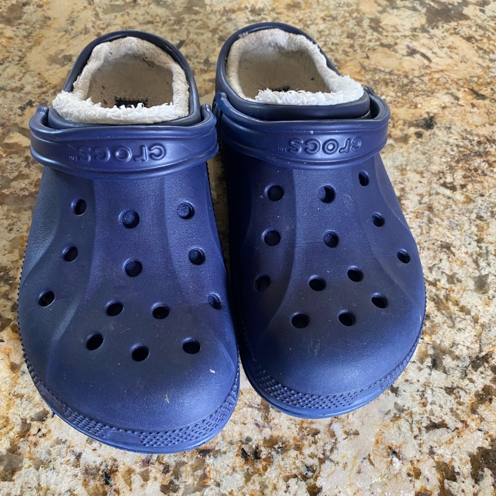 CROCS Kids Navy Blue Fleece-Lined Clogs